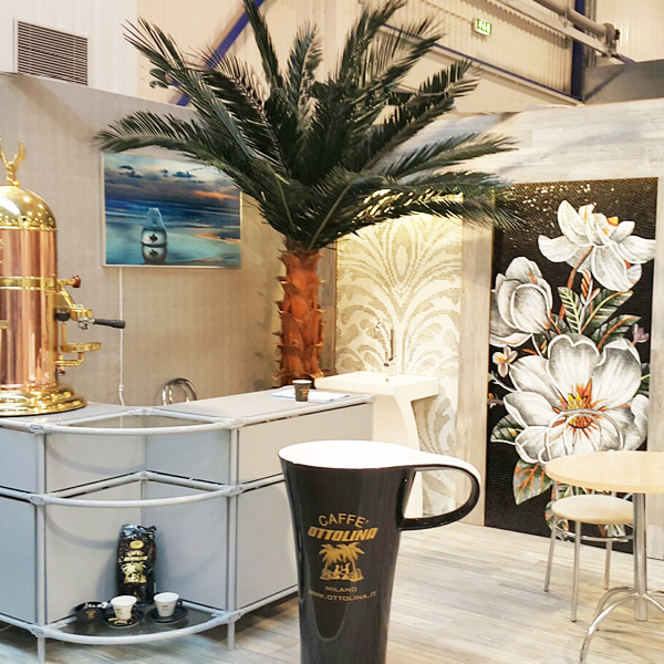 <center>马赛克酒店</center>